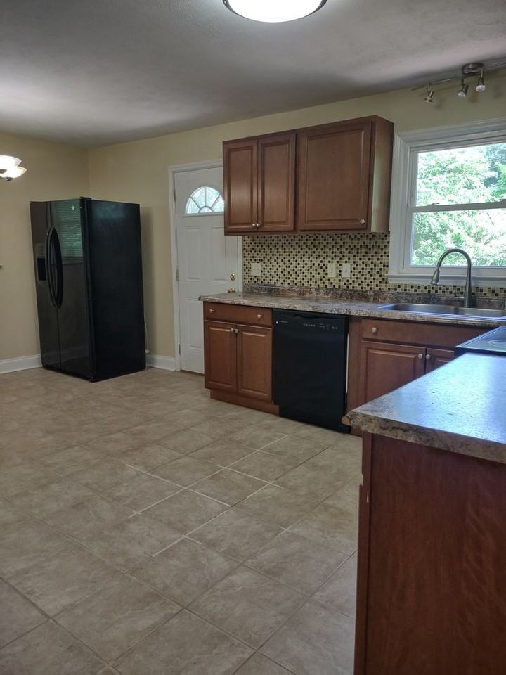 717 Connor Ave - Photo 7 of 20
