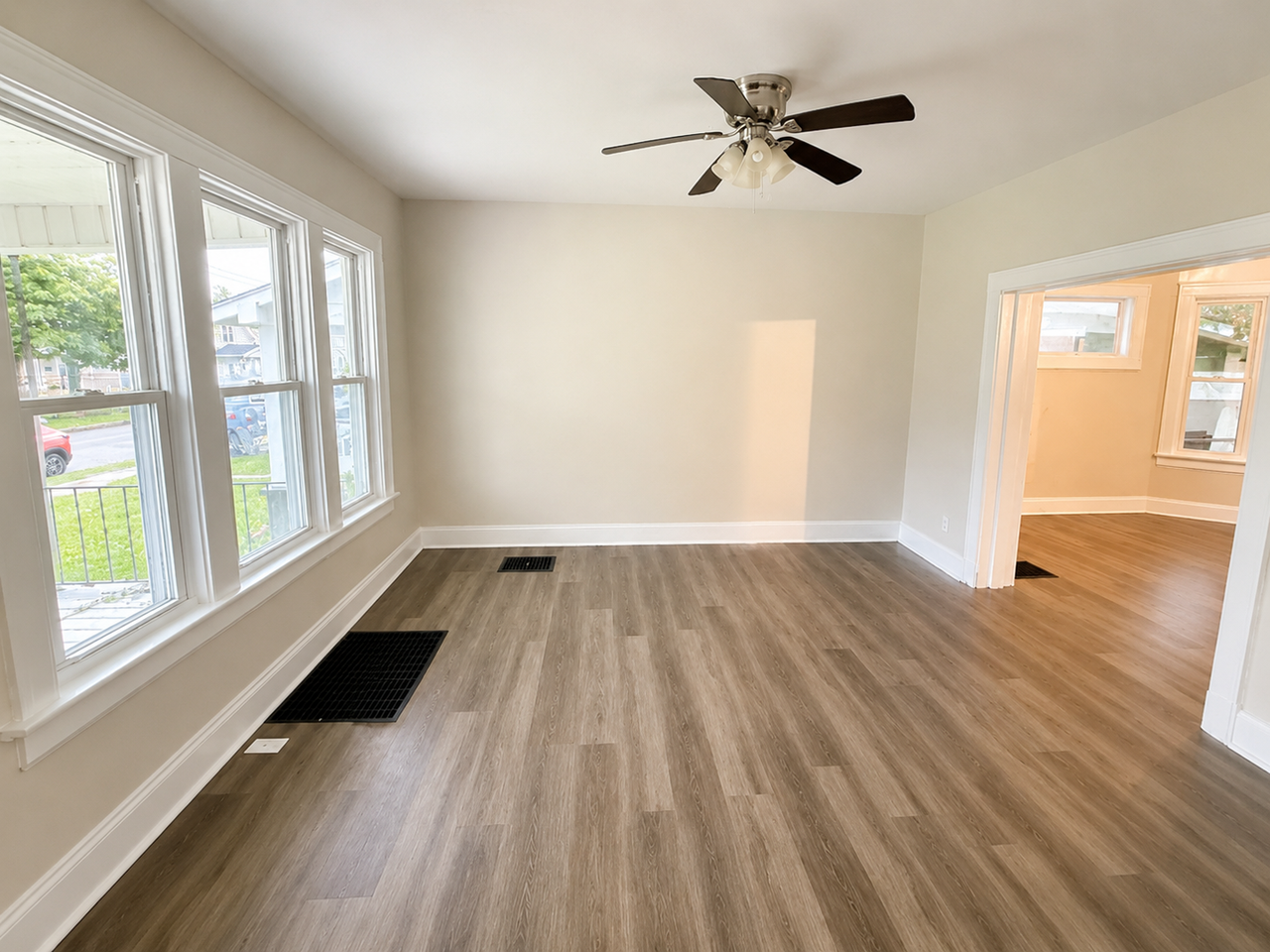 427 S Richardson Ave - Photo 2 of 16