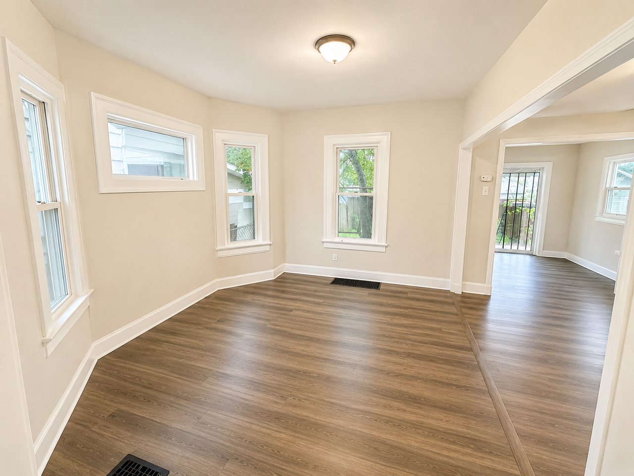 427 S Richardson Ave - Photo 3 of 16