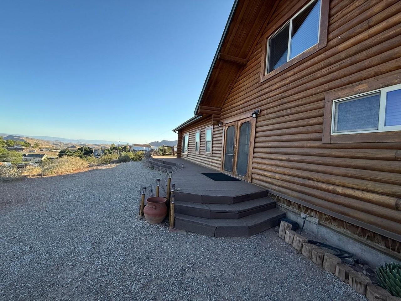 596 S Moenkopi Dr - Photo 5 of 18
