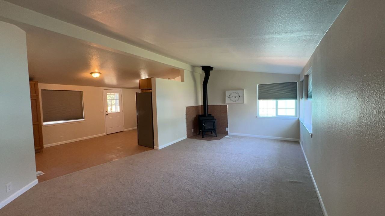 187 Se Dave St - Photo 2 of 30