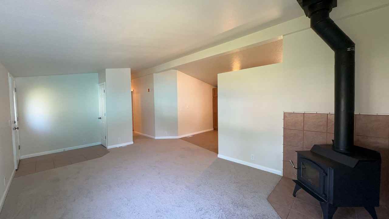 187 Se Dave St - Photo 3 of 30