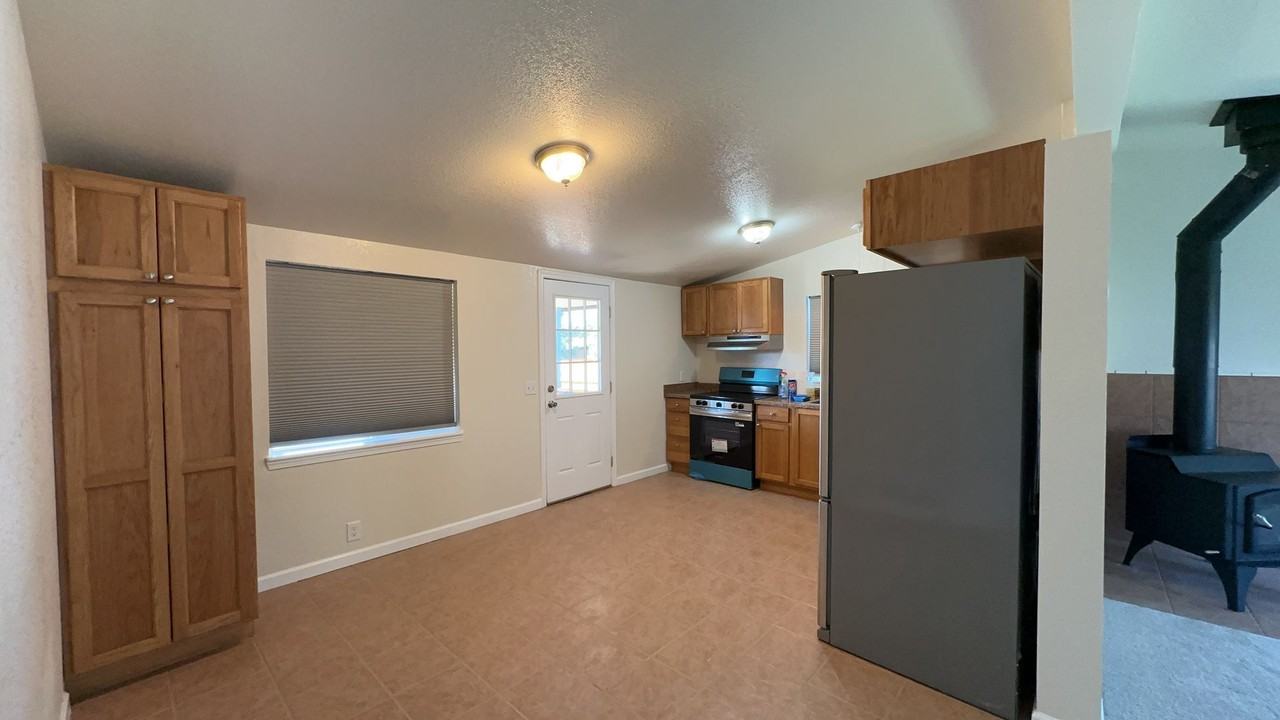 187 Se Dave St - Photo 5 of 30