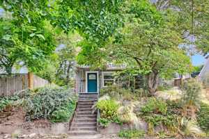 featured image of 2137 N Sumner St