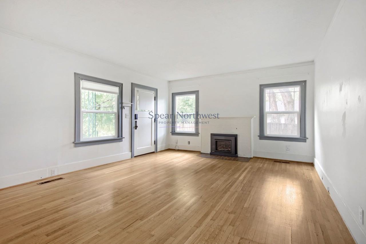 2137 N Sumner St - Photo 7 of 32