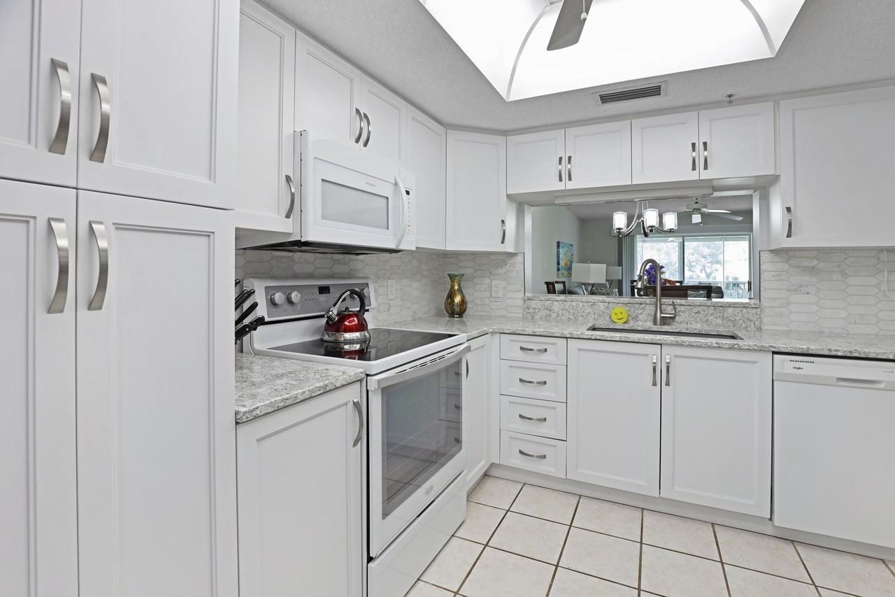 6505 Stone River Rd - Photo 4 of 21