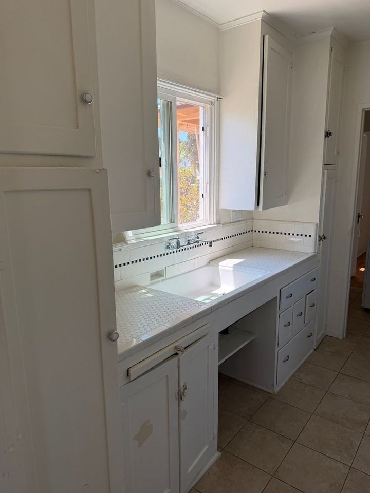 619 Jordan Ave - Photo 5 of 10