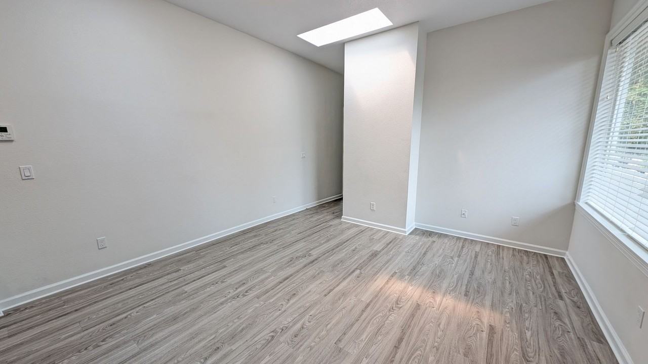2405 Pacific Ave - Photo 2 of 21