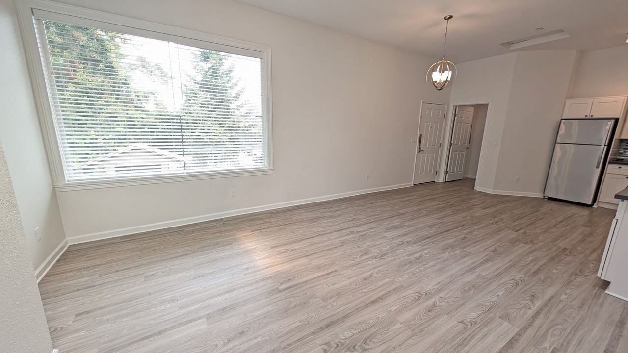 2405 Pacific Ave - Photo 4 of 21