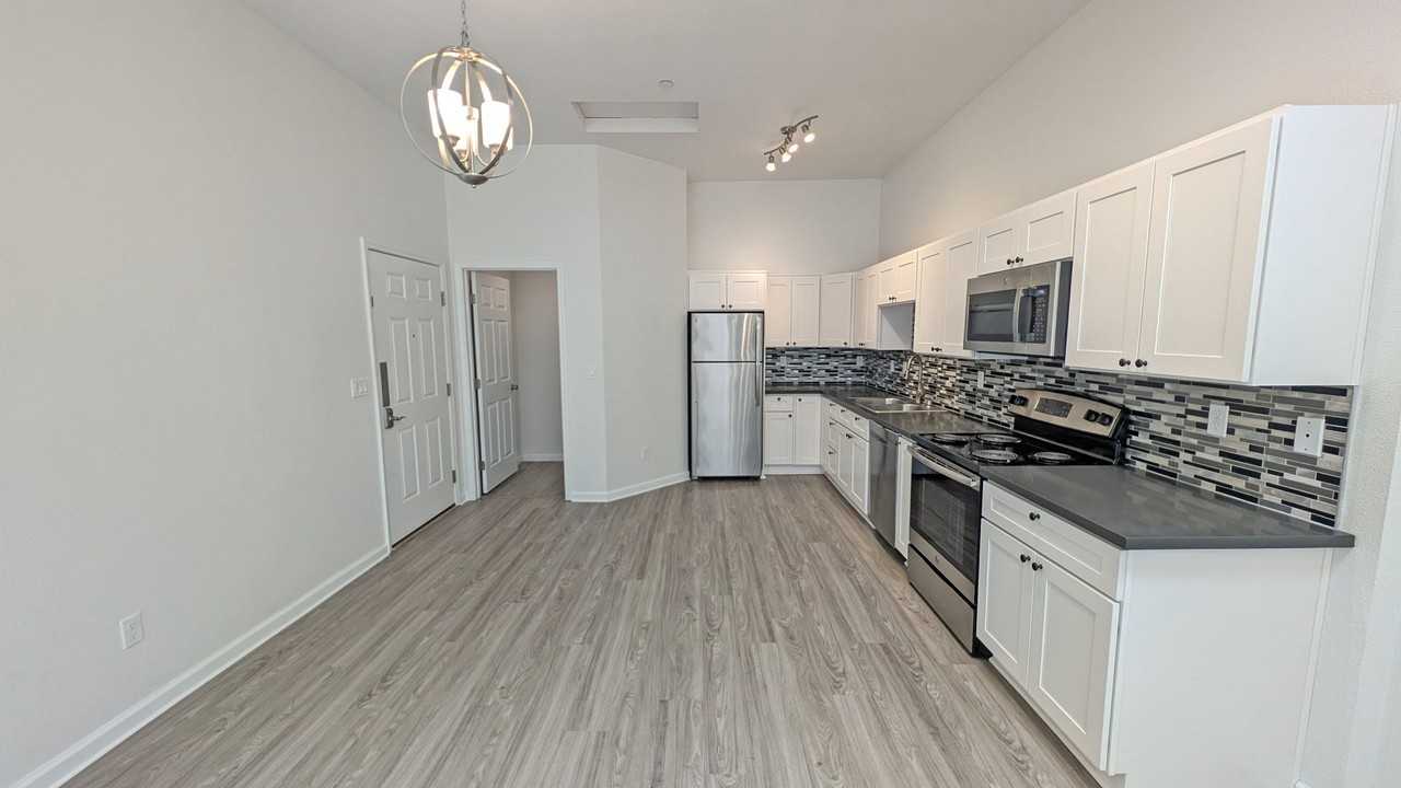 2405 Pacific Ave - Photo 5 of 21
