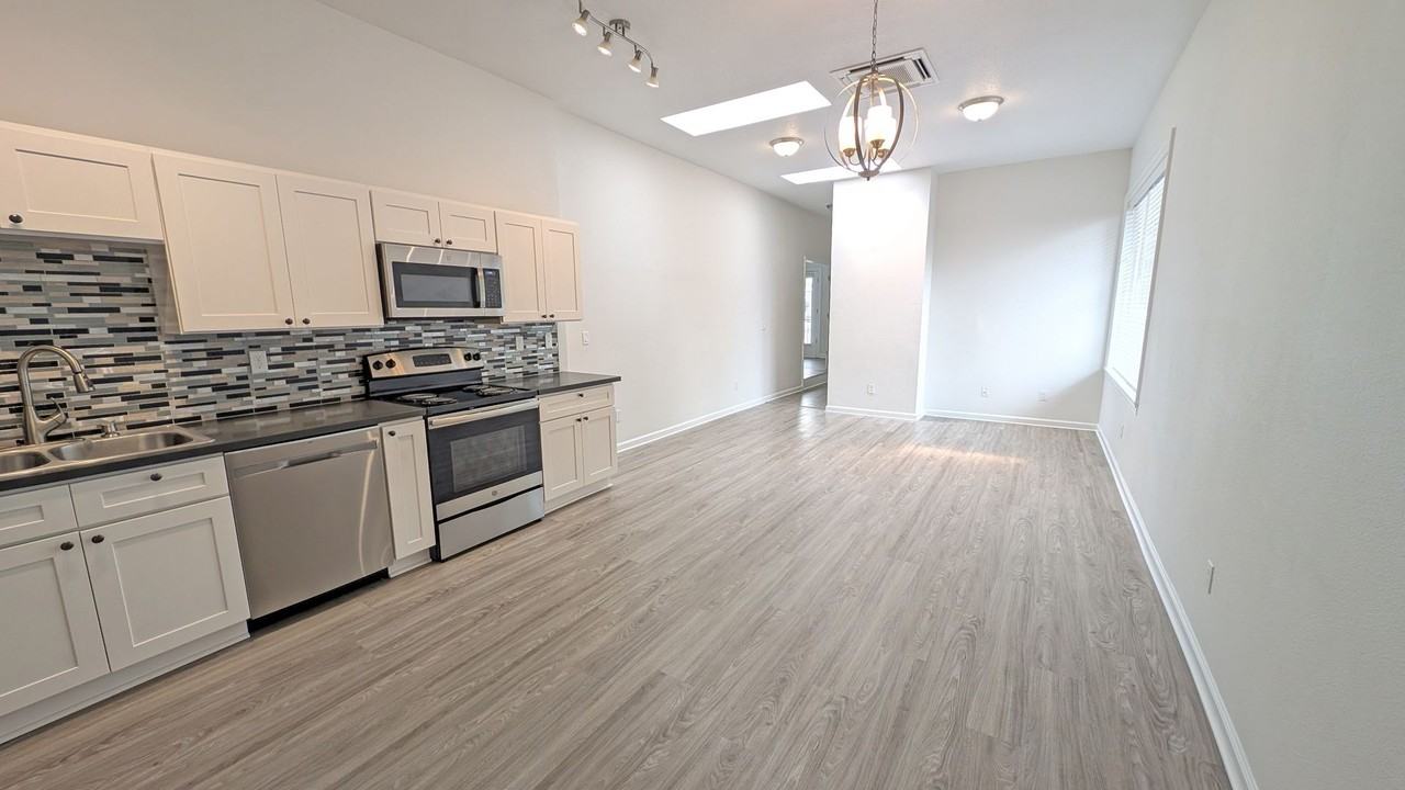 2405 Pacific Ave - Photo 7 of 21