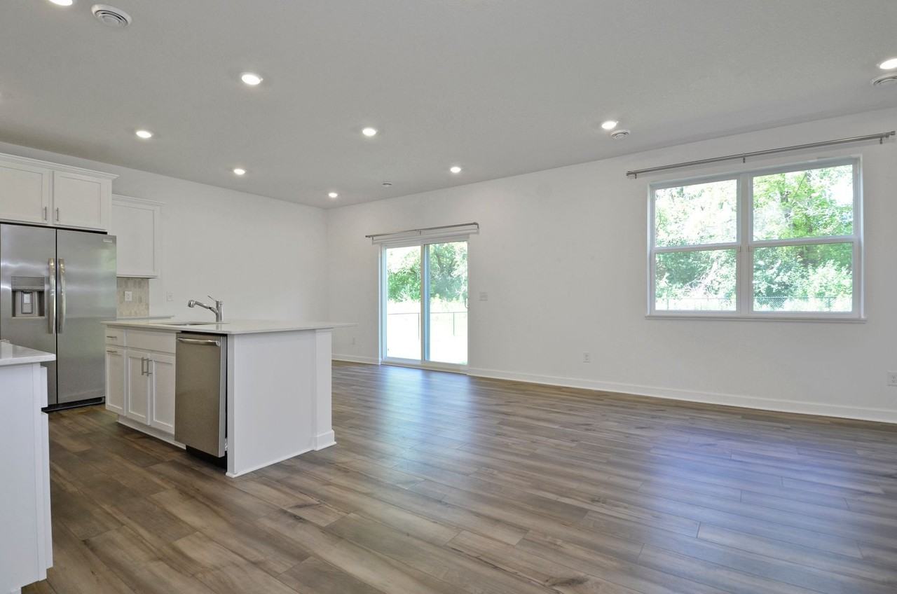 3858 Heath Ave N - Photo 4 of 19