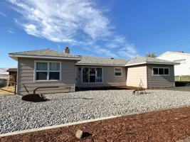 featured image of 2207 E 10th St