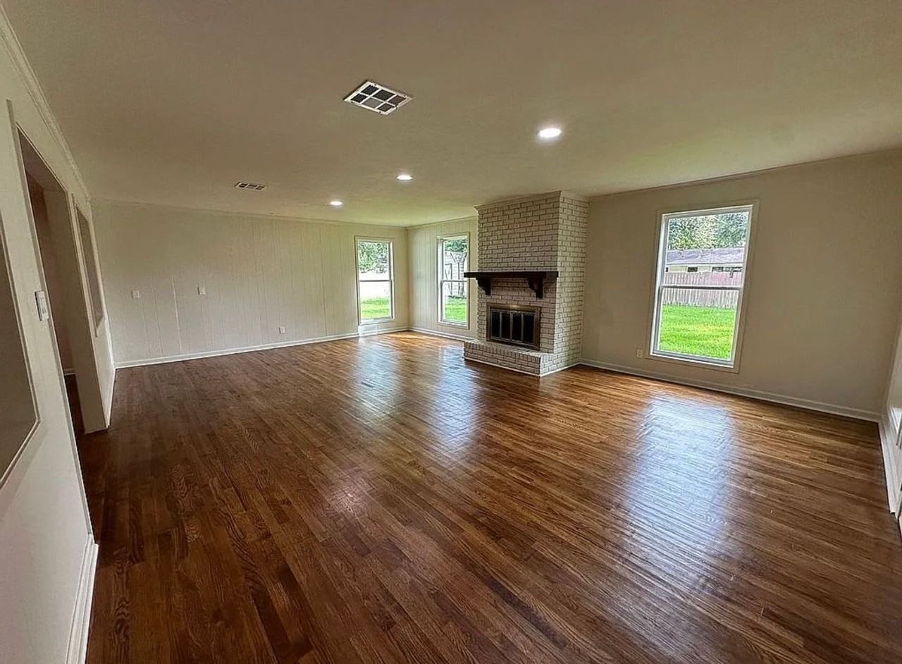 214 Brentwood Blvd - Photo 4 of 15