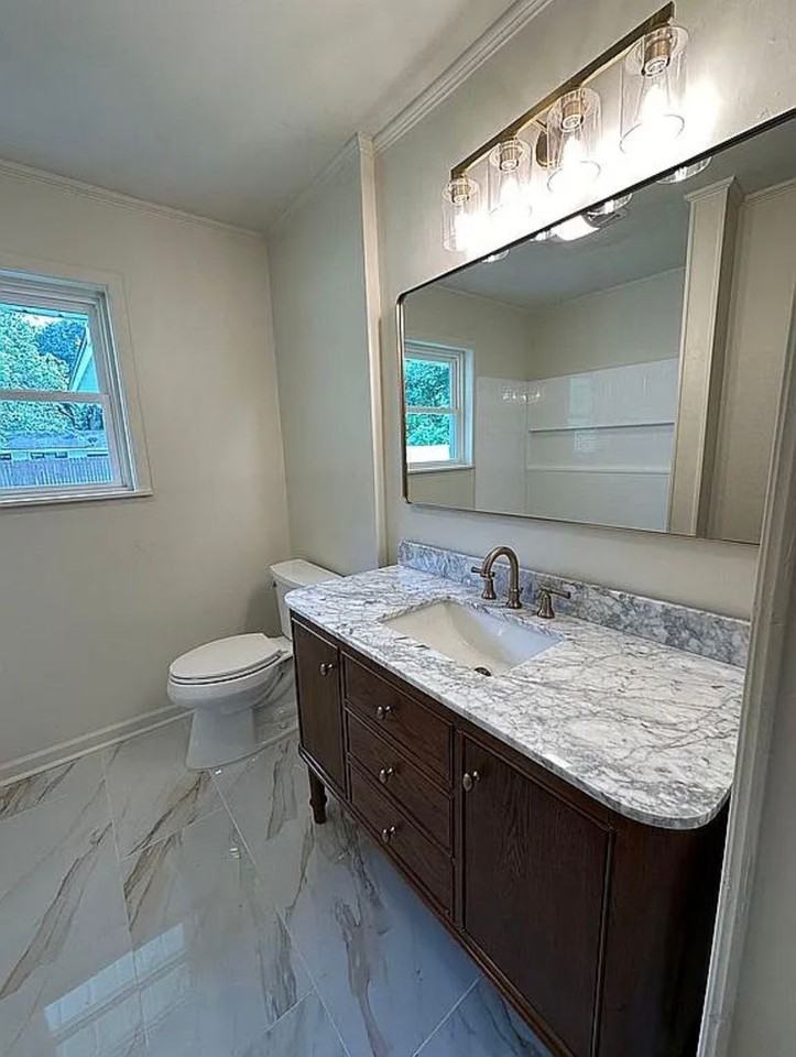 214 Brentwood Blvd - Photo 7 of 15