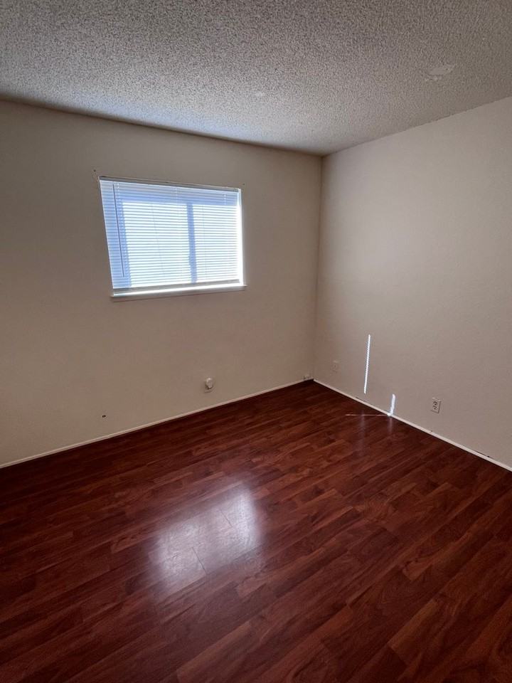 4753 Tacomic Dr - Photo 6 of 12