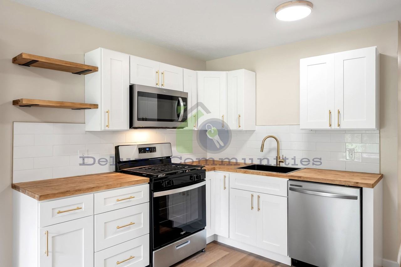127 E Fargo St - Photo 6 of 33