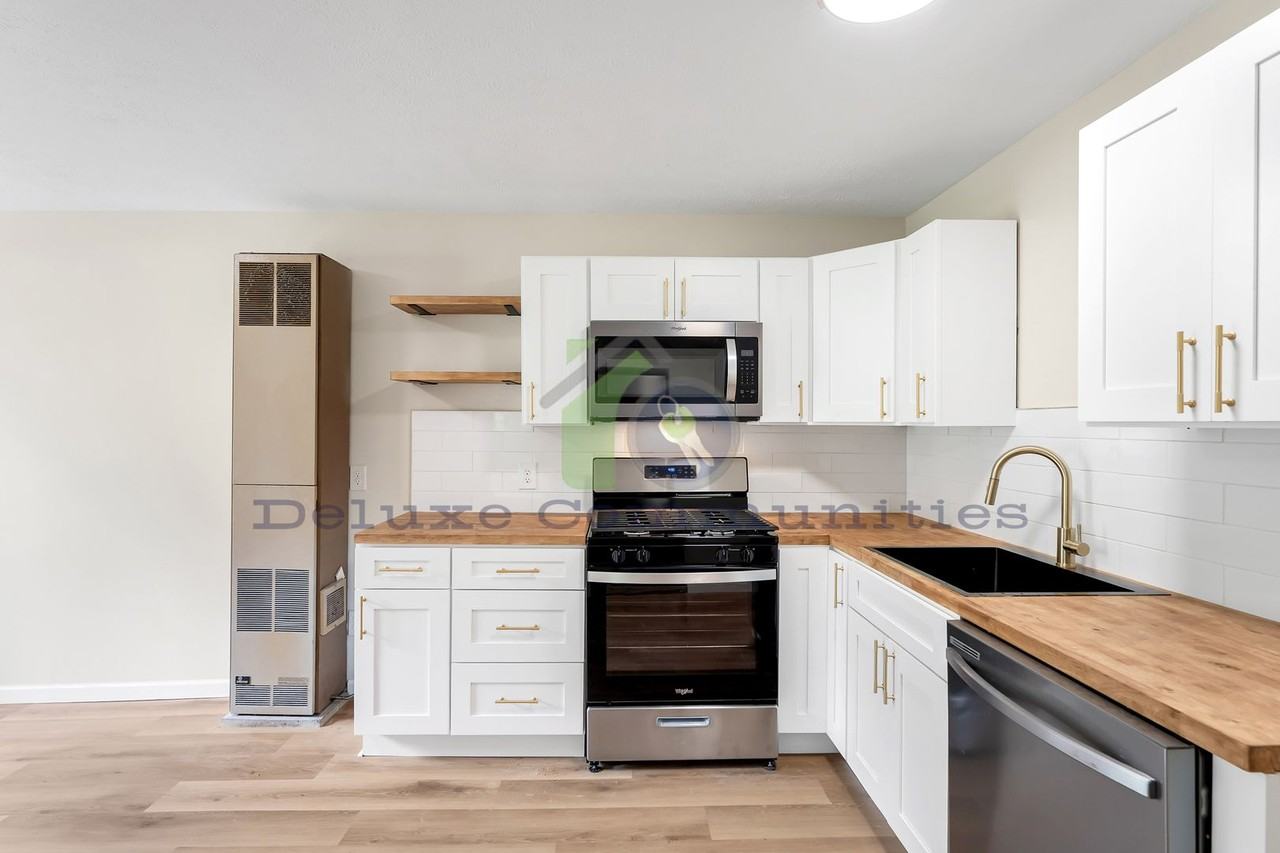 127 E Fargo St - Photo 7 of 33