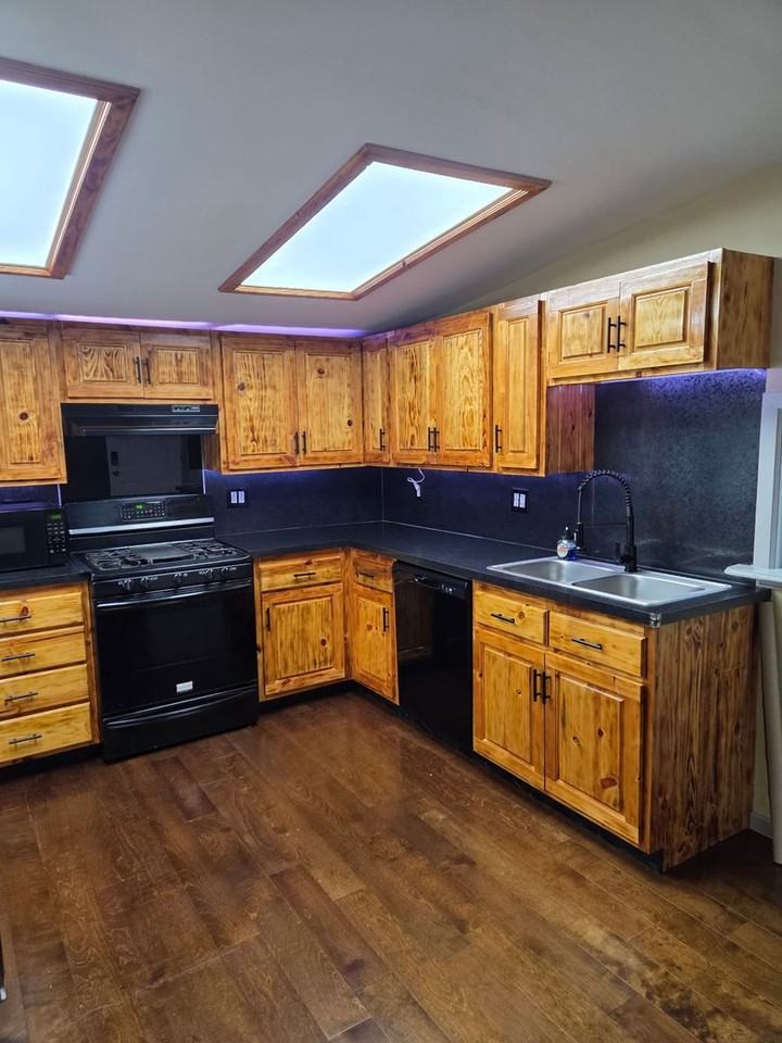 8019 Henry St - Photo 2 of 18