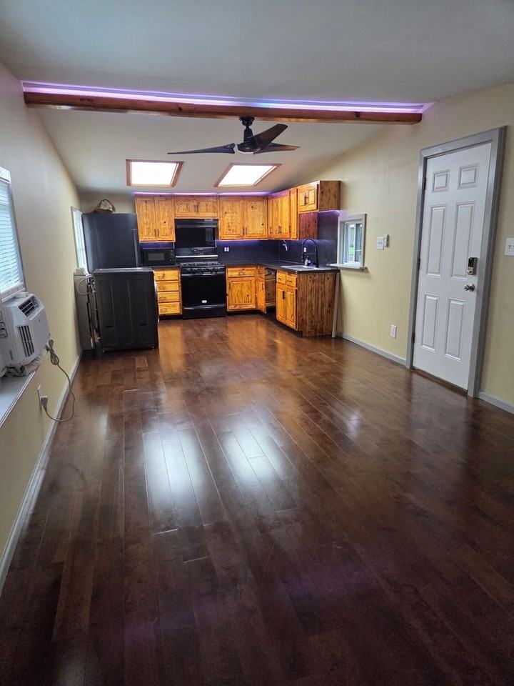 8019 Henry St - Photo 3 of 18