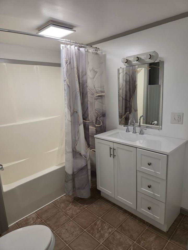 8019 Henry St - Photo 5 of 18