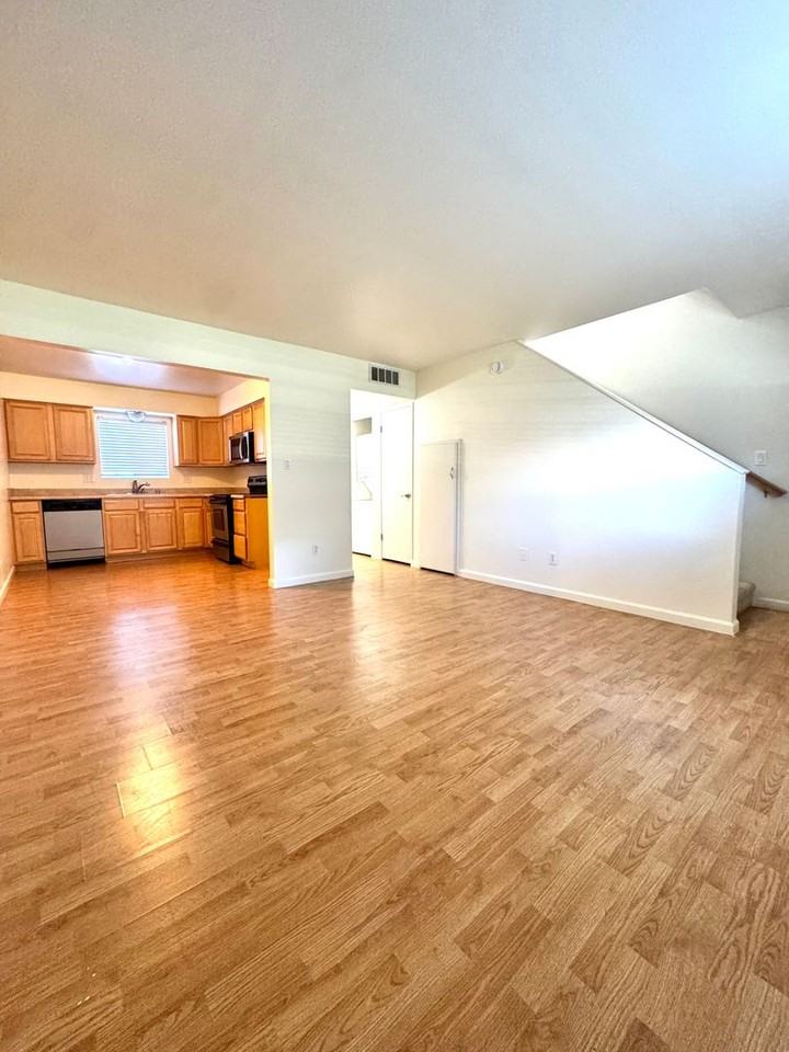 609 Taylor St - Photo 3 of 14