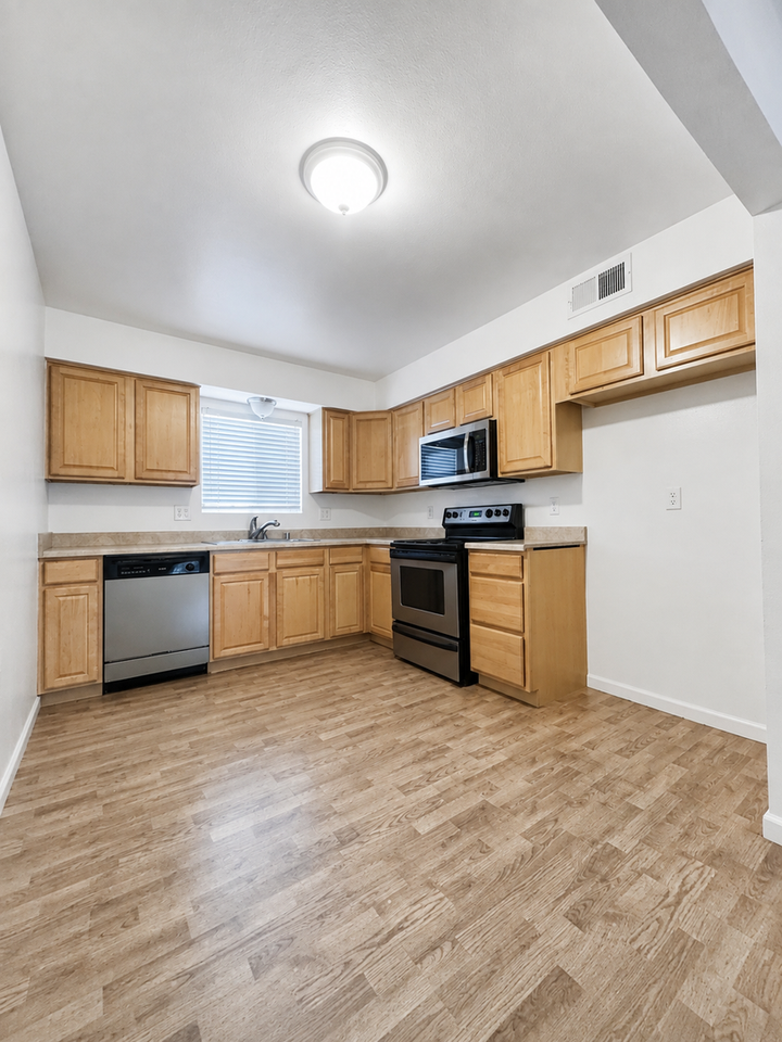 609 Taylor St - Photo 5 of 14