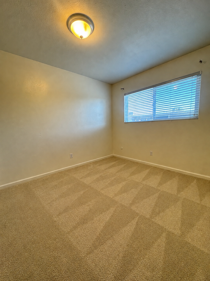 609 Taylor St - Photo 7 of 14