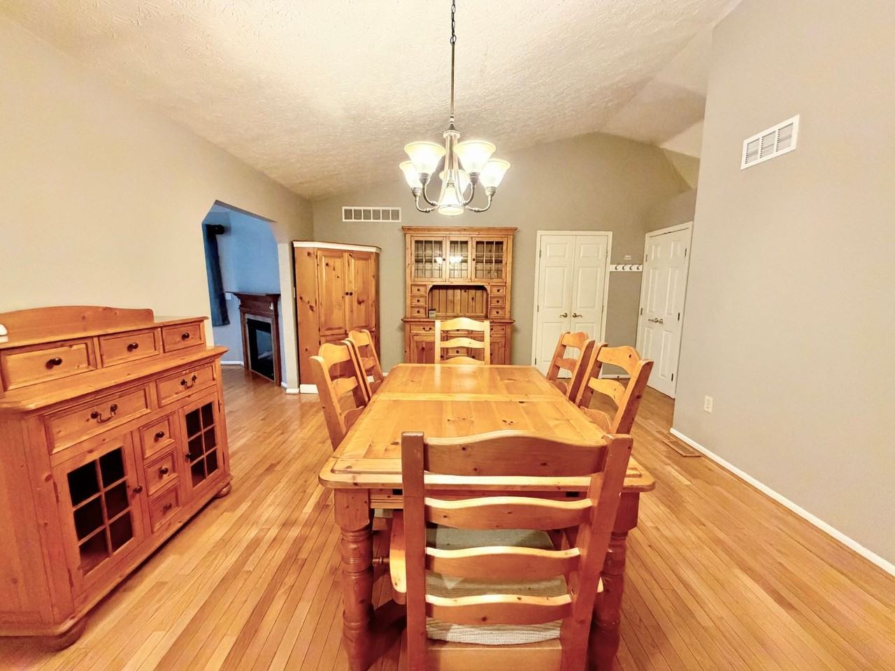3768 Luke Ln - Photo 4 of 17