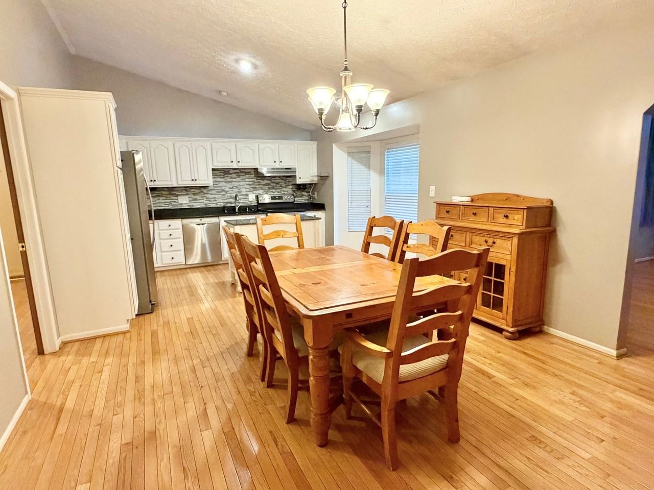 3768 Luke Ln - Photo 5 of 17