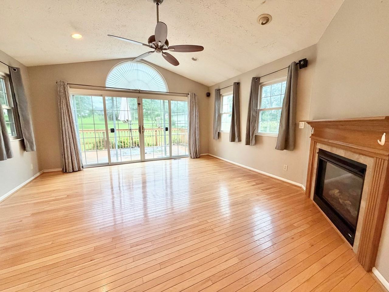 3768 Luke Ln - Photo 6 of 17