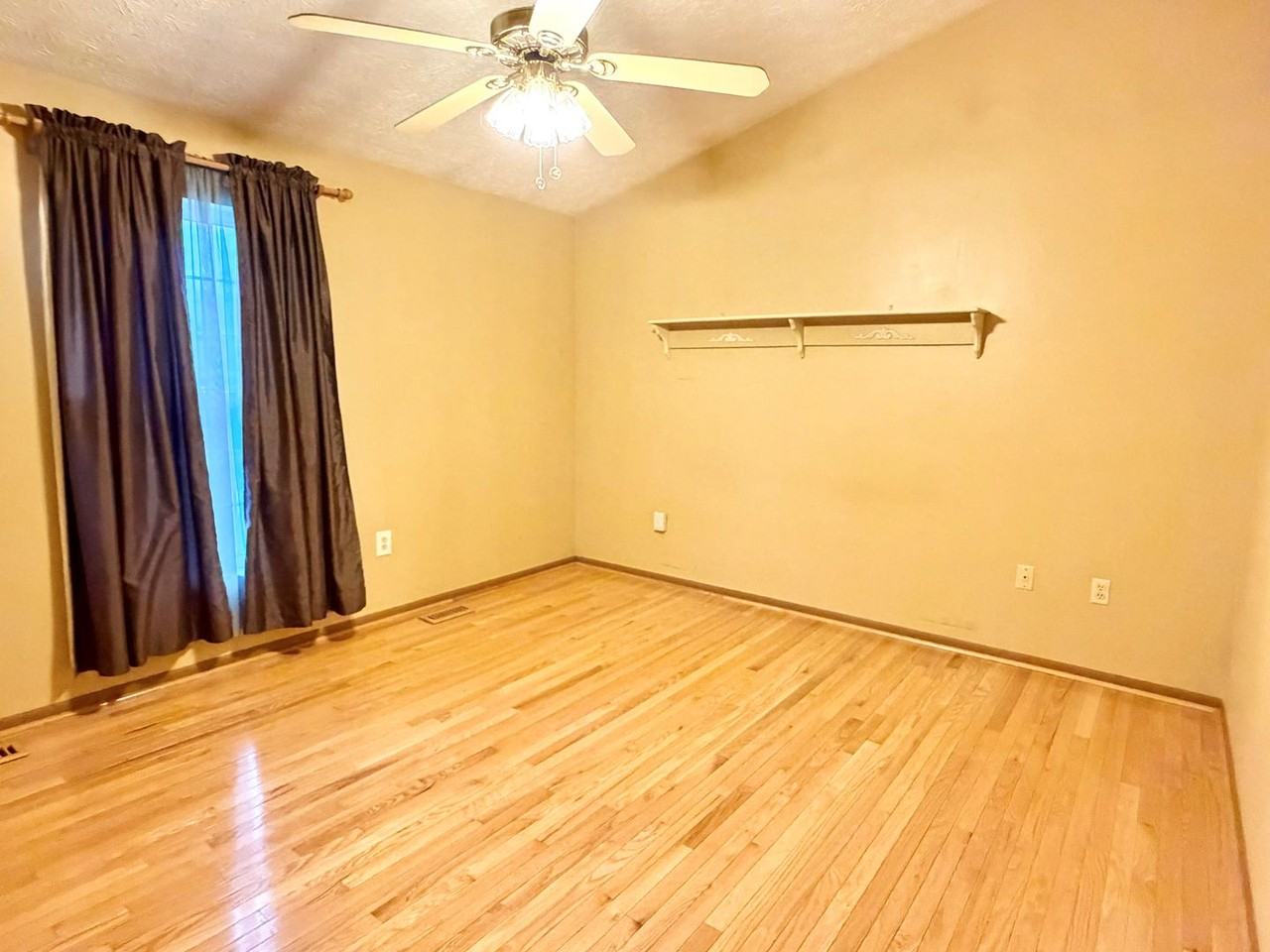 3768 Luke Ln - Photo 7 of 17