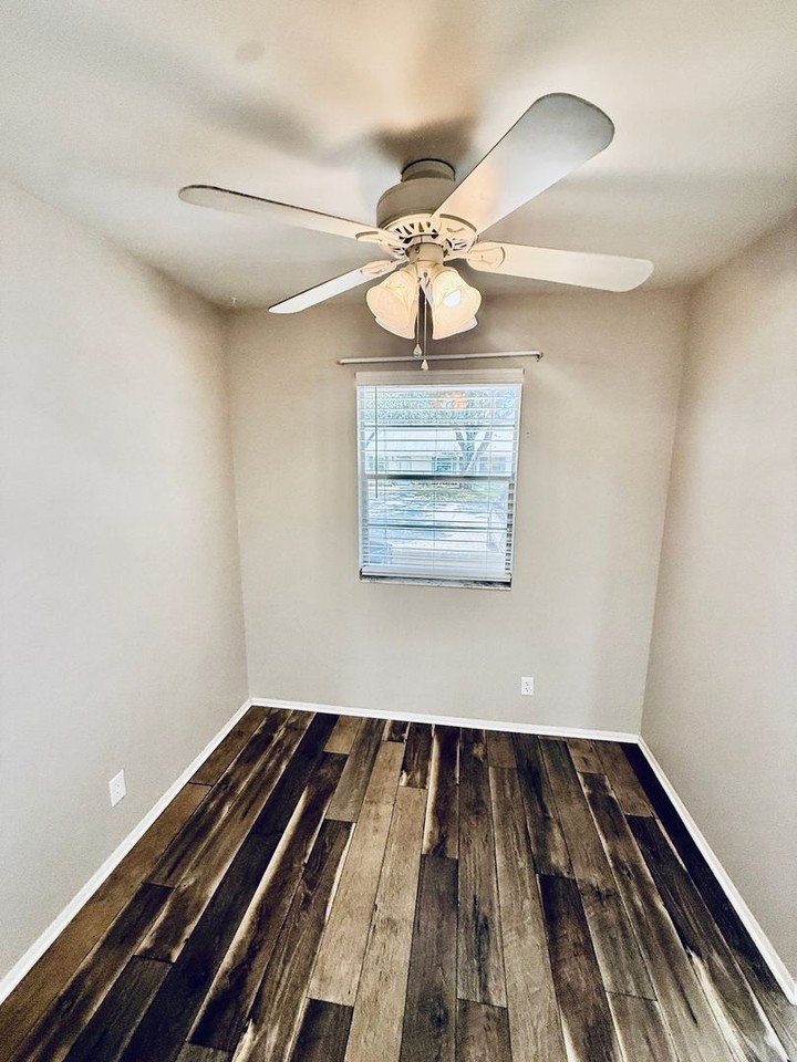 851 Dow Ln - Photo 5 of 38