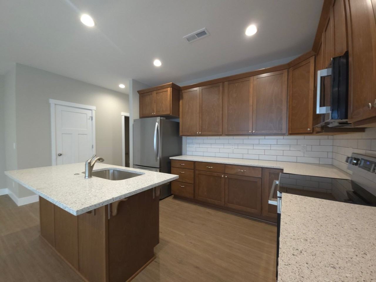 1274 W Hanley Ave - Photo 6 of 27