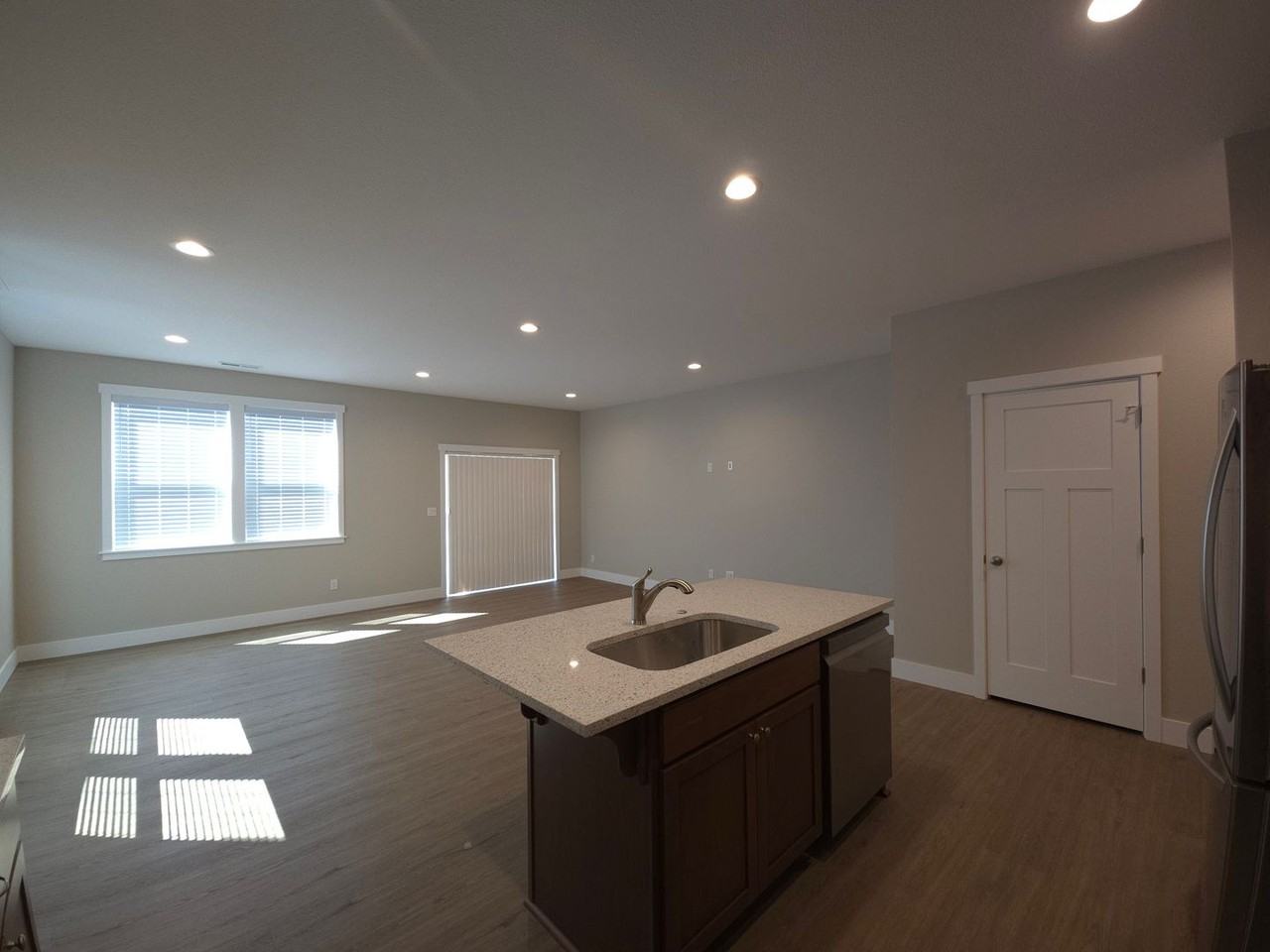 1274 W Hanley Ave - Photo 7 of 27