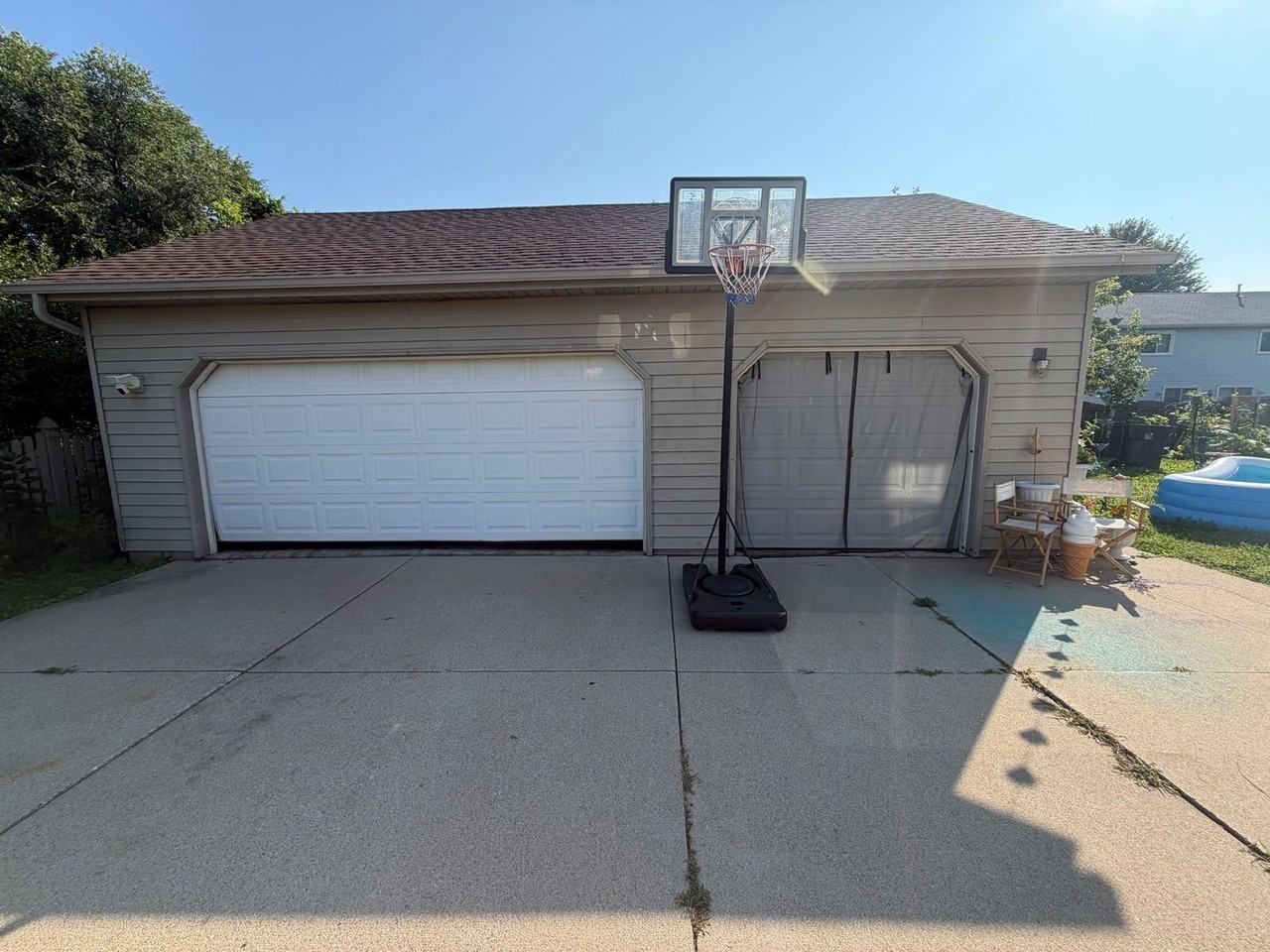 1505 Oxford Ln - Photo 2 of 7