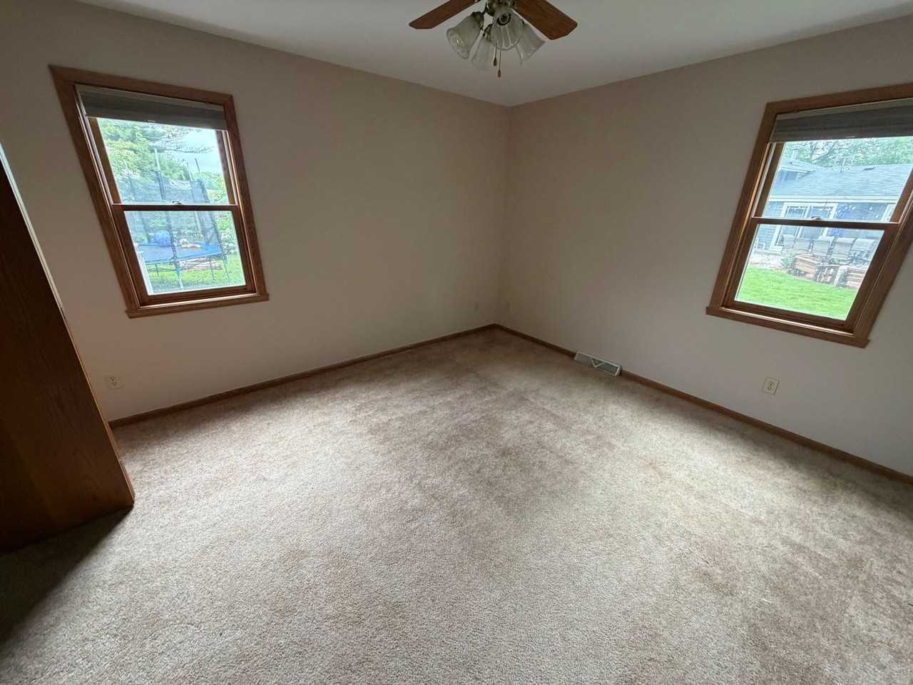1505 Oxford Ln - Photo 5 of 7