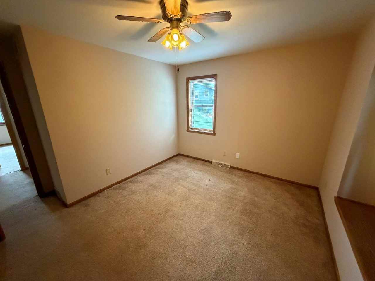1505 Oxford Ln - Photo 6 of 7