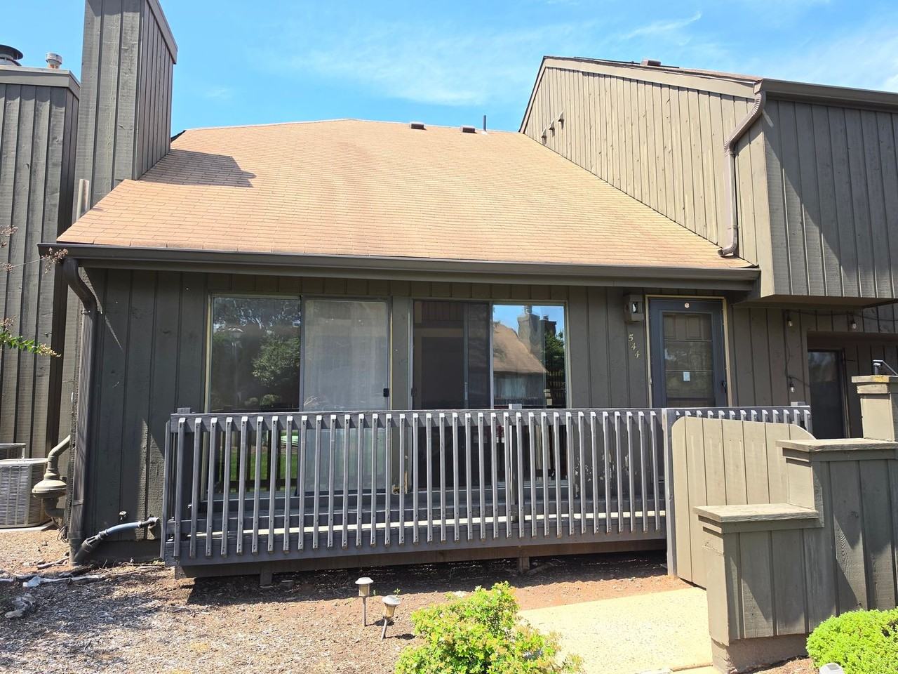 544 Westgate Dr - Photo 3 of 33