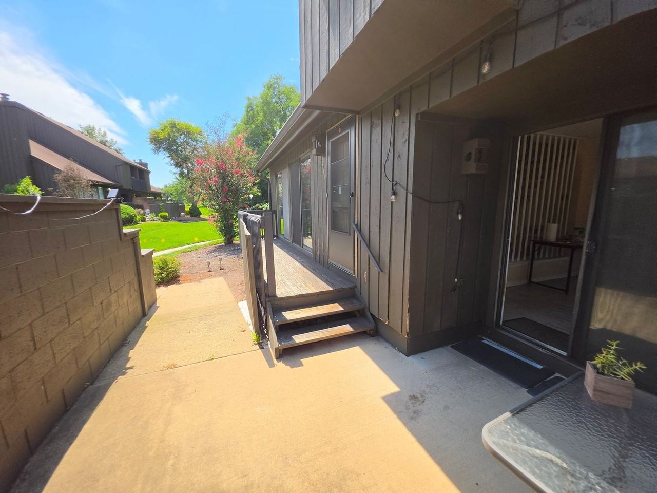 544 Westgate Dr - Photo 4 of 33