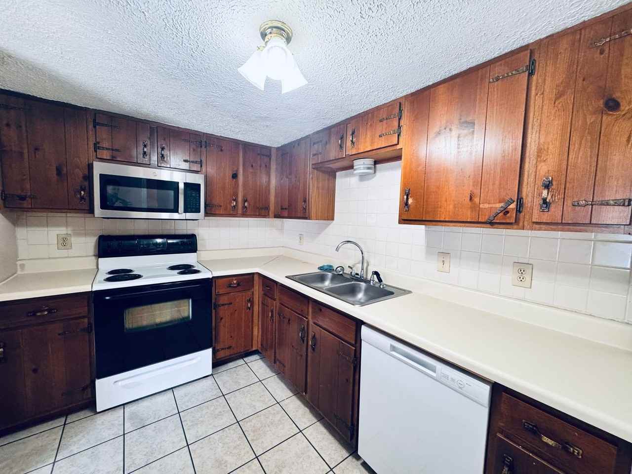 30 Beacon Ct - Photo 4 of 12