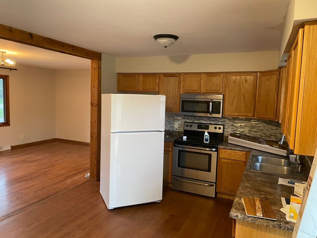 211 Joan St - Photo 2 of 7