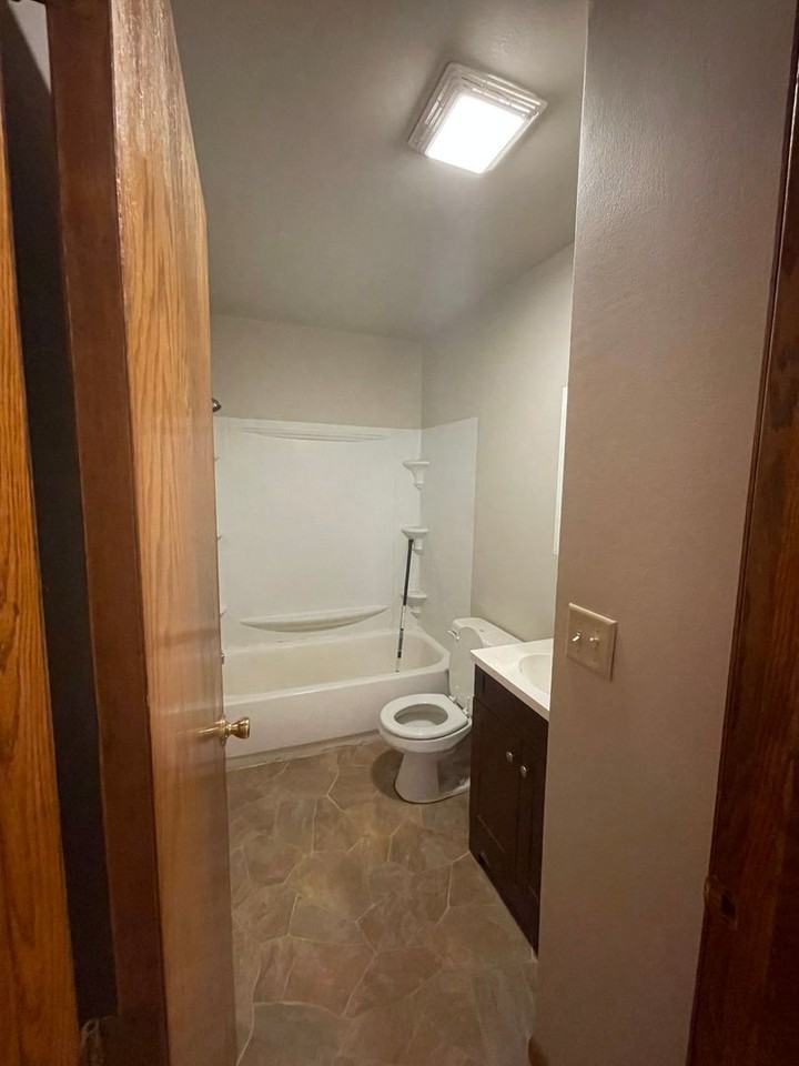 211 Joan St - Photo 4 of 7