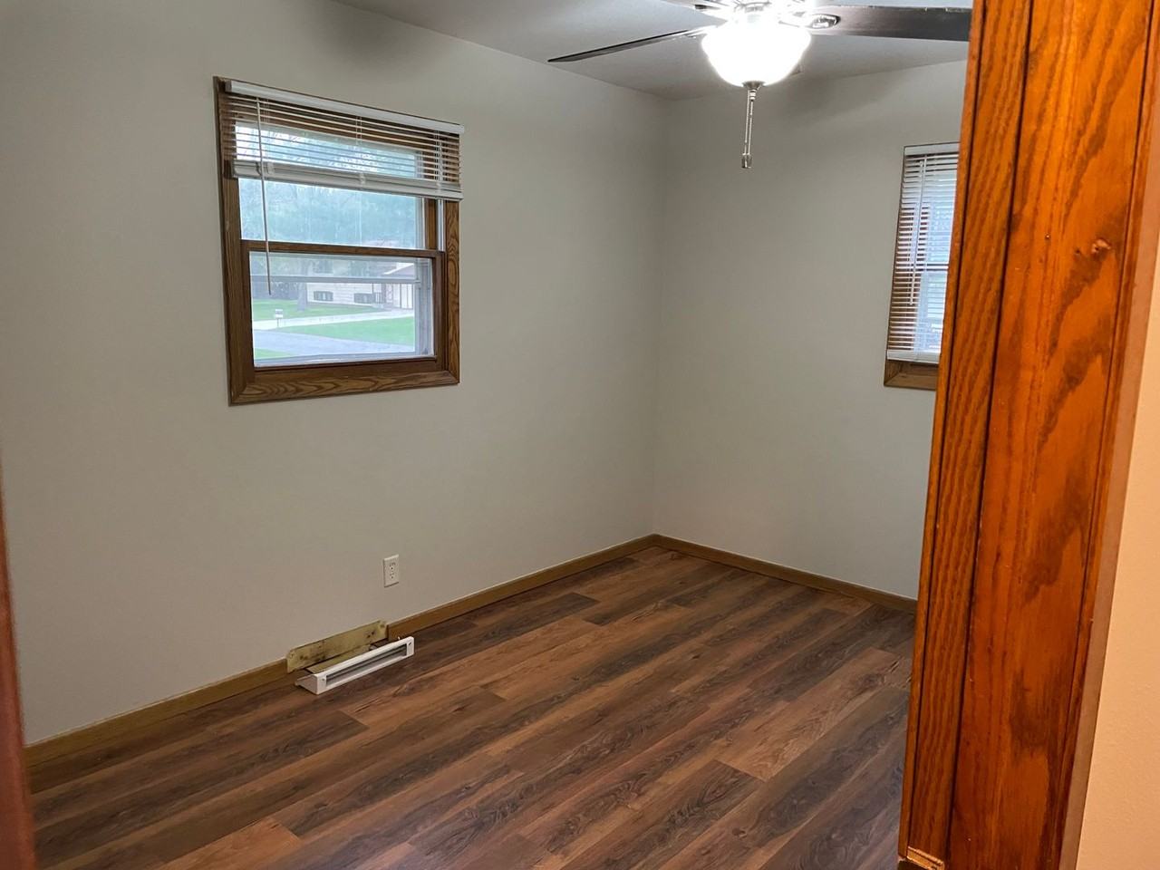 211 Joan St - Photo 5 of 7