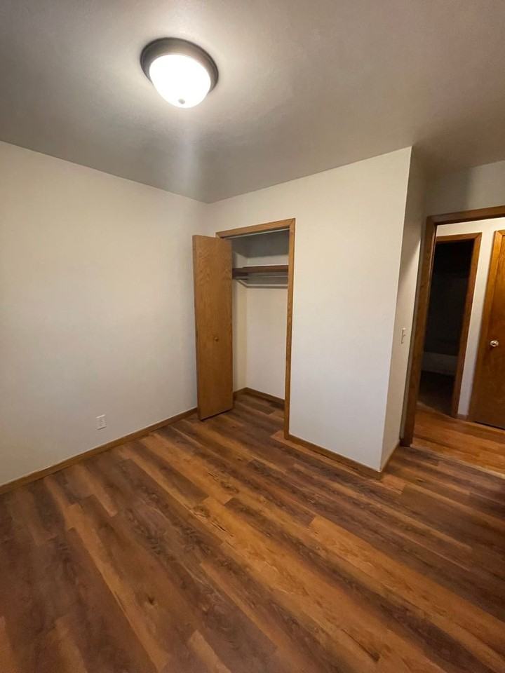211 Joan St - Photo 6 of 7