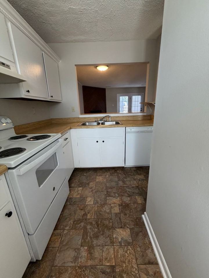 713 Walker Rd - Photo 3 of 9