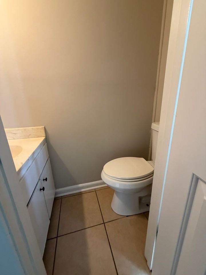 713 Walker Rd - Photo 4 of 9