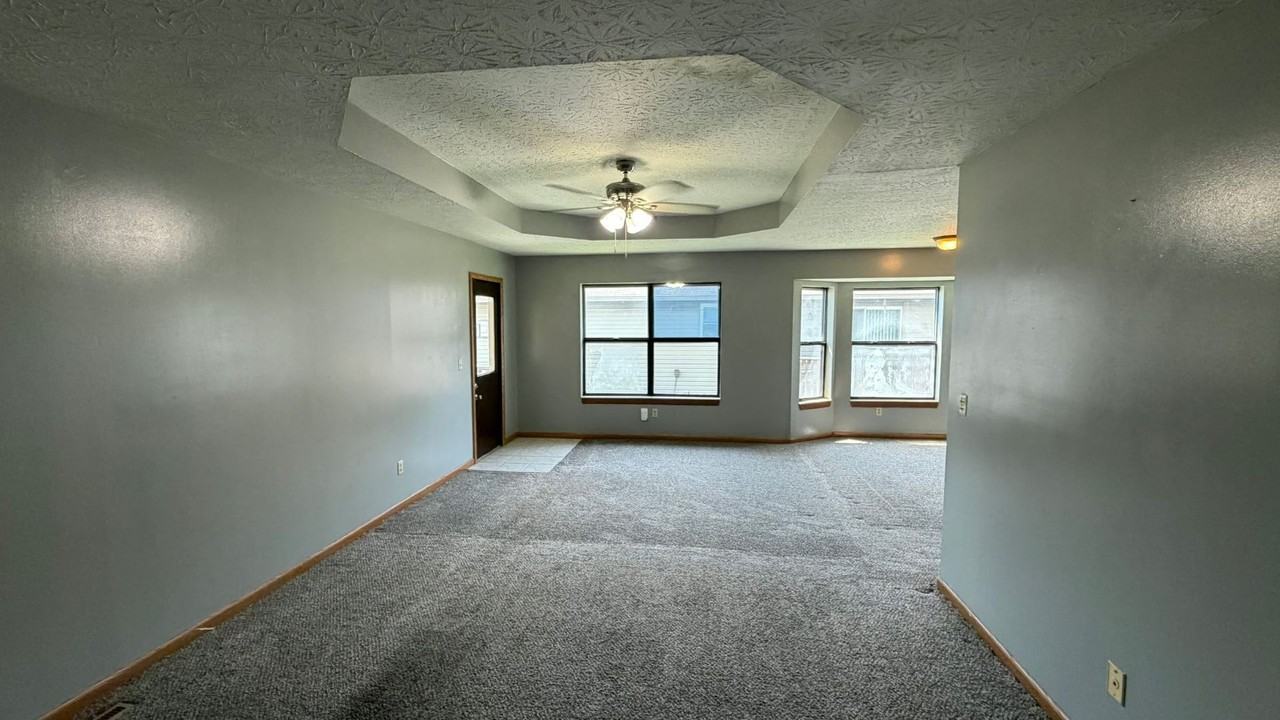3045 W Greenwood St - Photo 3 of 11