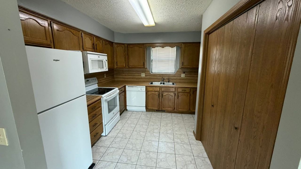 3045 W Greenwood St - Photo 4 of 11