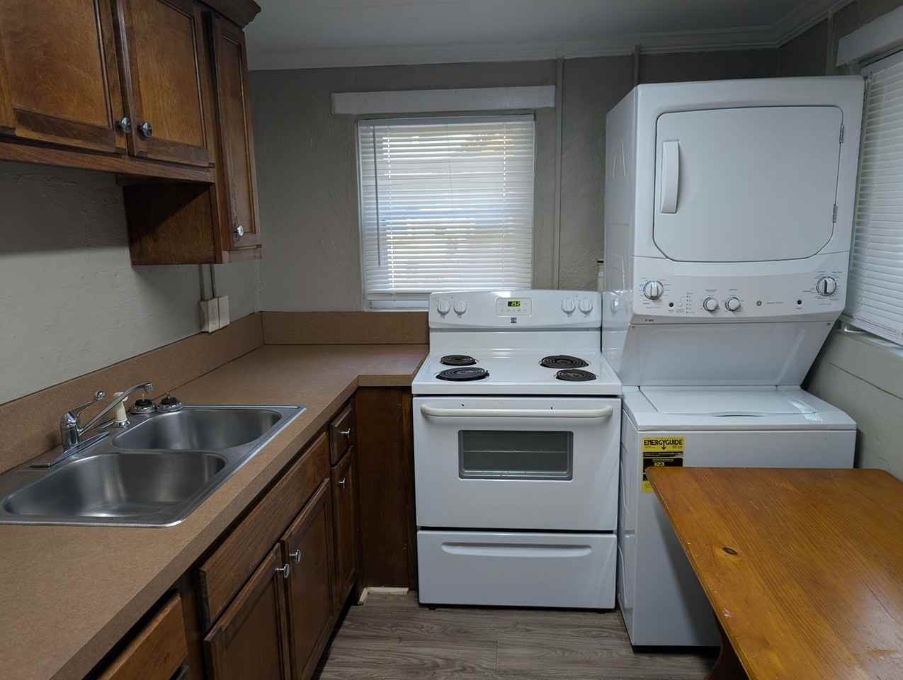946 N College St - Photo 3 of 3